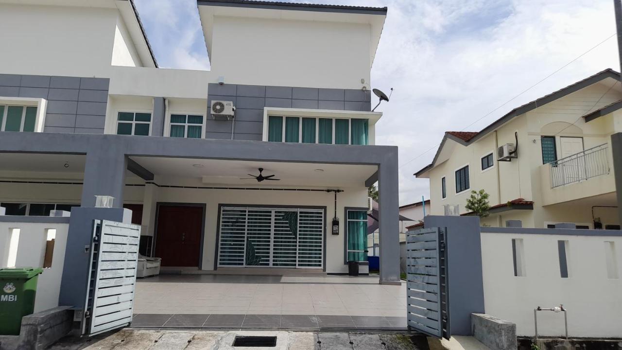 Luxury Lisa Homestay Ipoh Tambun With Private Pool Villa *